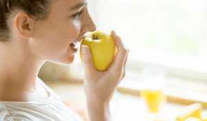 Alimentação pode ajudar sua saúde mental? Descubra agora!